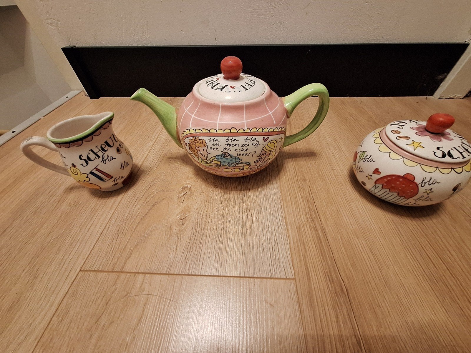 Blond Amsterdam theepot, suikerpot en melkkannetje, Gebruikt, Ophalen of Verzenden, Theepot, Aardewerk