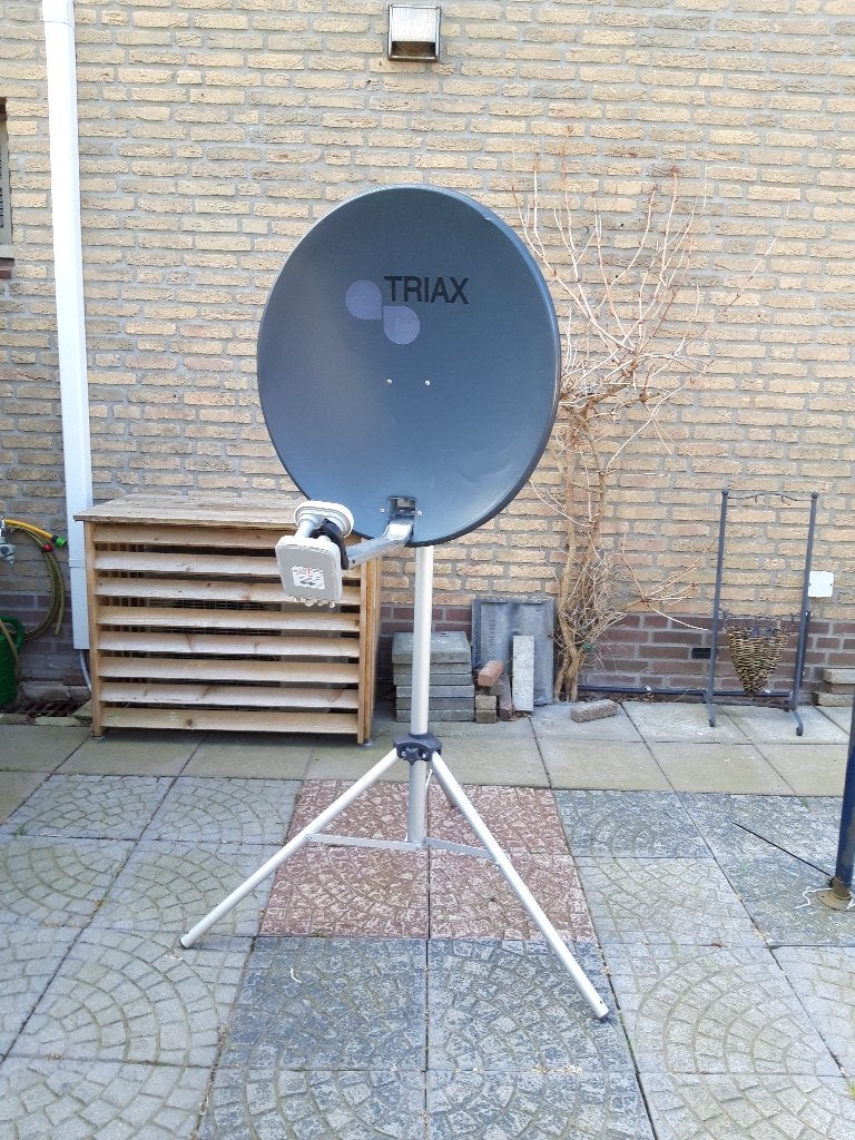 Triax schotelantenne met statief en kabels, Ophalen, Gebruikt