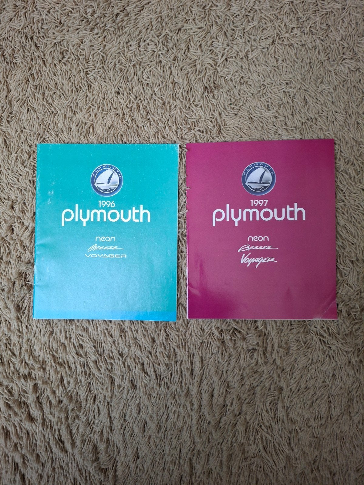 2x autofolder Plymouth, Verzenden, Zo goed als nieuw, Overige merken
