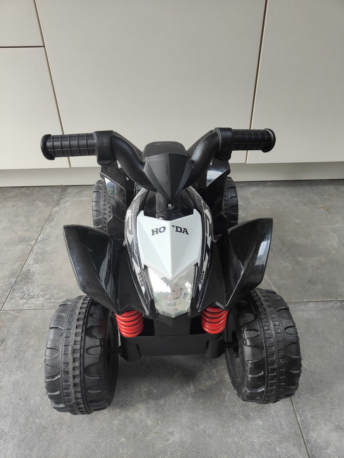 Honda elektrische kinderquad - Zwart, Ophalen of Verzenden, Gebruikt, Loopvoertuig