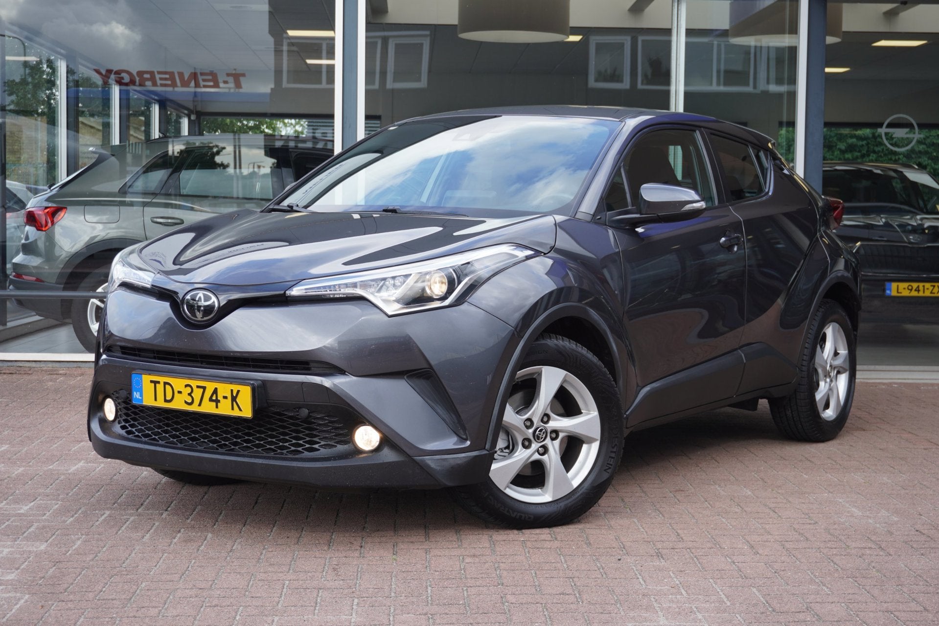 Toyota C-HR 1.2 Urban | Handgeschakeld | Navigatie | Airco |, Auto's, Dealer onderhouden, Stof, Gebruikt, 4 cilinders