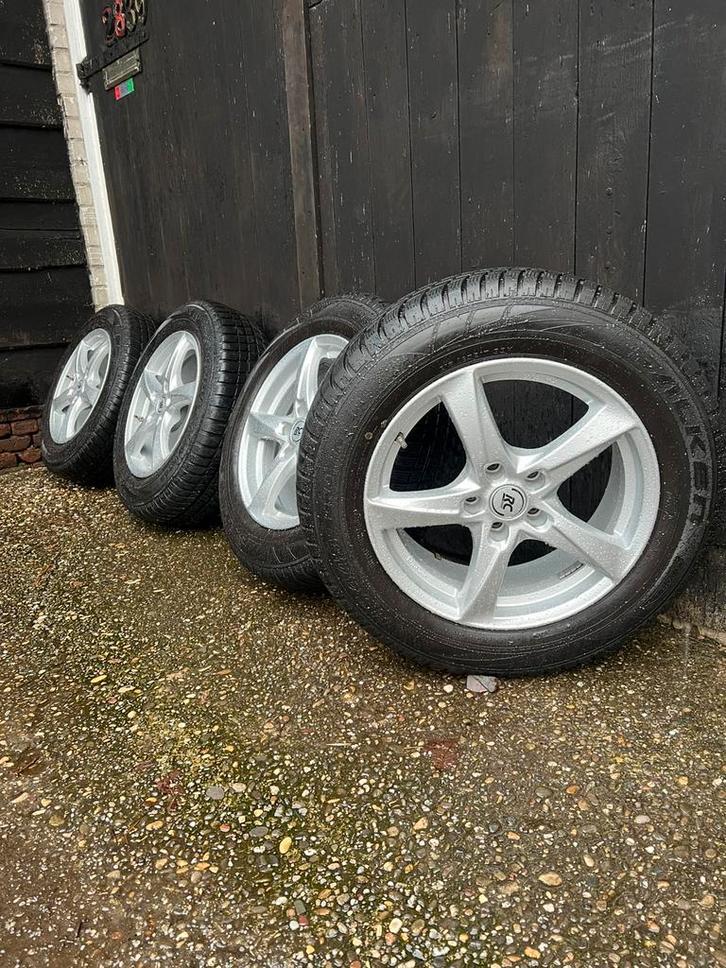 Volkswagen Tiguan touran Caddy maxi Winterbanden 5x112 17?, Auto-onderdelen, Banden en Velgen, Banden en Velgen, Niet ingevuld
