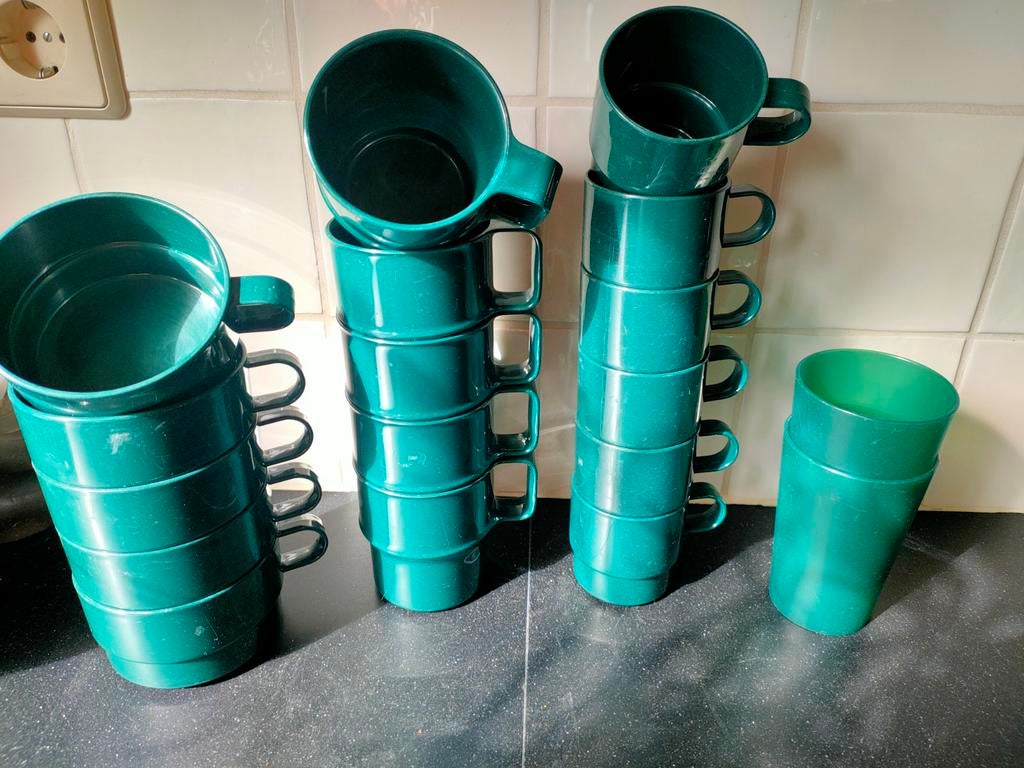 Vintage Nepal groen kunststof servies - compleet set, Caravans en Kamperen, Kampeeraccessoires, Ophalen
