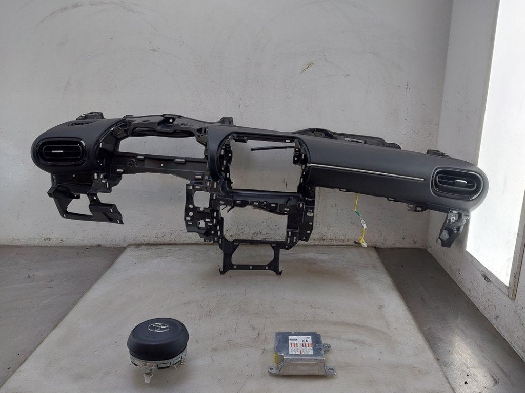 Airbag Set + Dashboard Yaris Cross (PB1/PJ1) 2025, Gebruikt, Kundenbetreuung@toyota.de, Toyota-Allee 2, Köln 50858, , Duitsland