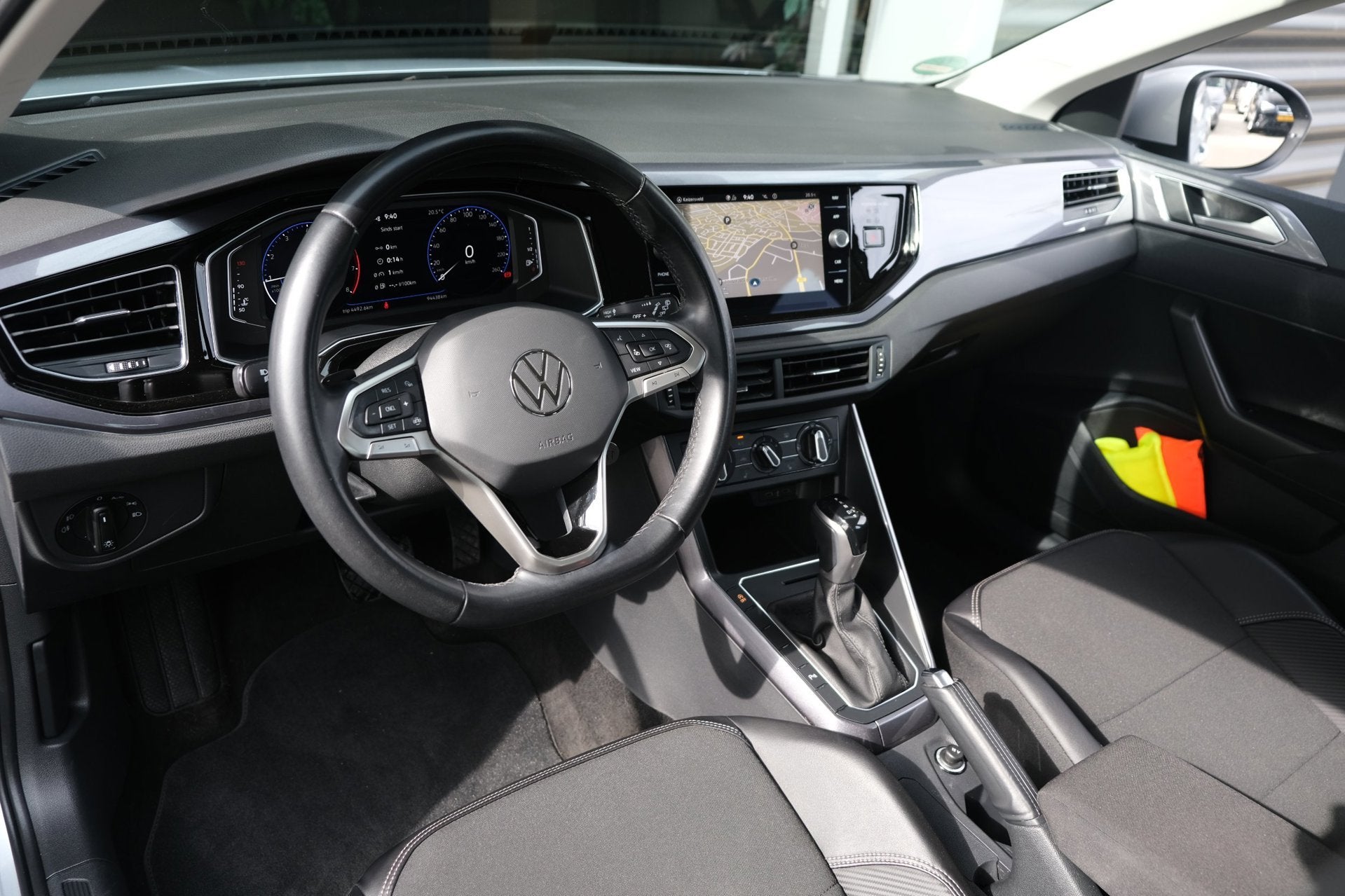 Volkswagen Taigo 1.0 TSI Style 110PK DSG IQ Matrix Led PDC N, 1160 kg, Gebruikt, Zwart, Leder en Stof