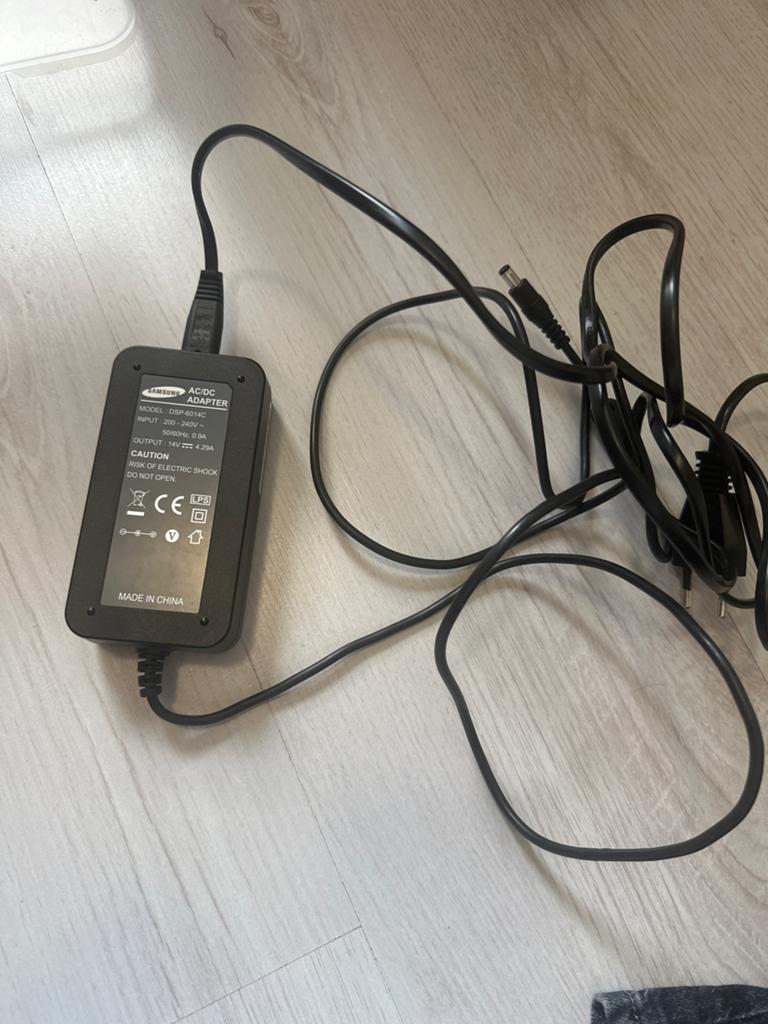 Samsung AC/DC Adapter DSP-6014C - 14V 4.29A, Computers en Software, Laptop-opladers, Zo goed als nieuw, Verzenden