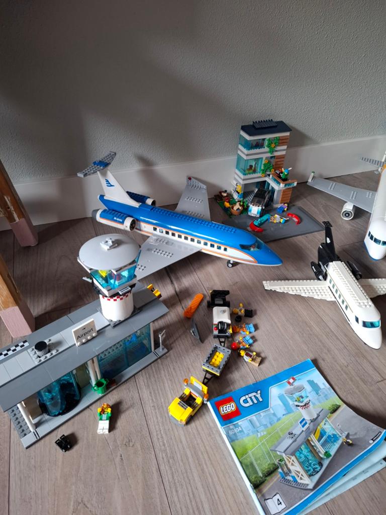 Partij LEGO City Luchthaven Set met Vliegtuigen en Gebouwen, Ophalen, Lego, Inclusief minifiguren, Complete set