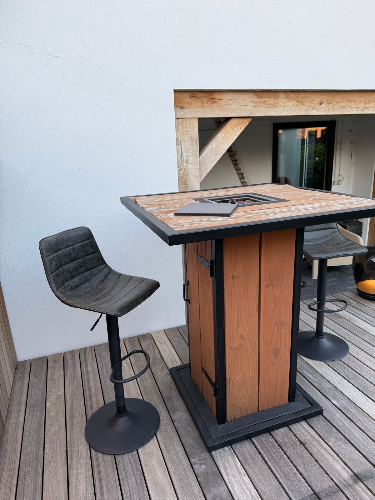 Houten bartafel met ingebouwde vuurplaats, Ophalen, Gebruikt, Vierkant, Hout