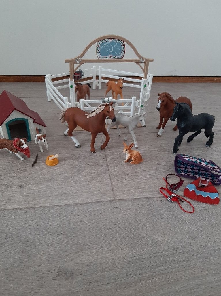 Partij Schleich met paarden, honden en konijn, Ophalen, Gebruikt, Jongen of Meisje
