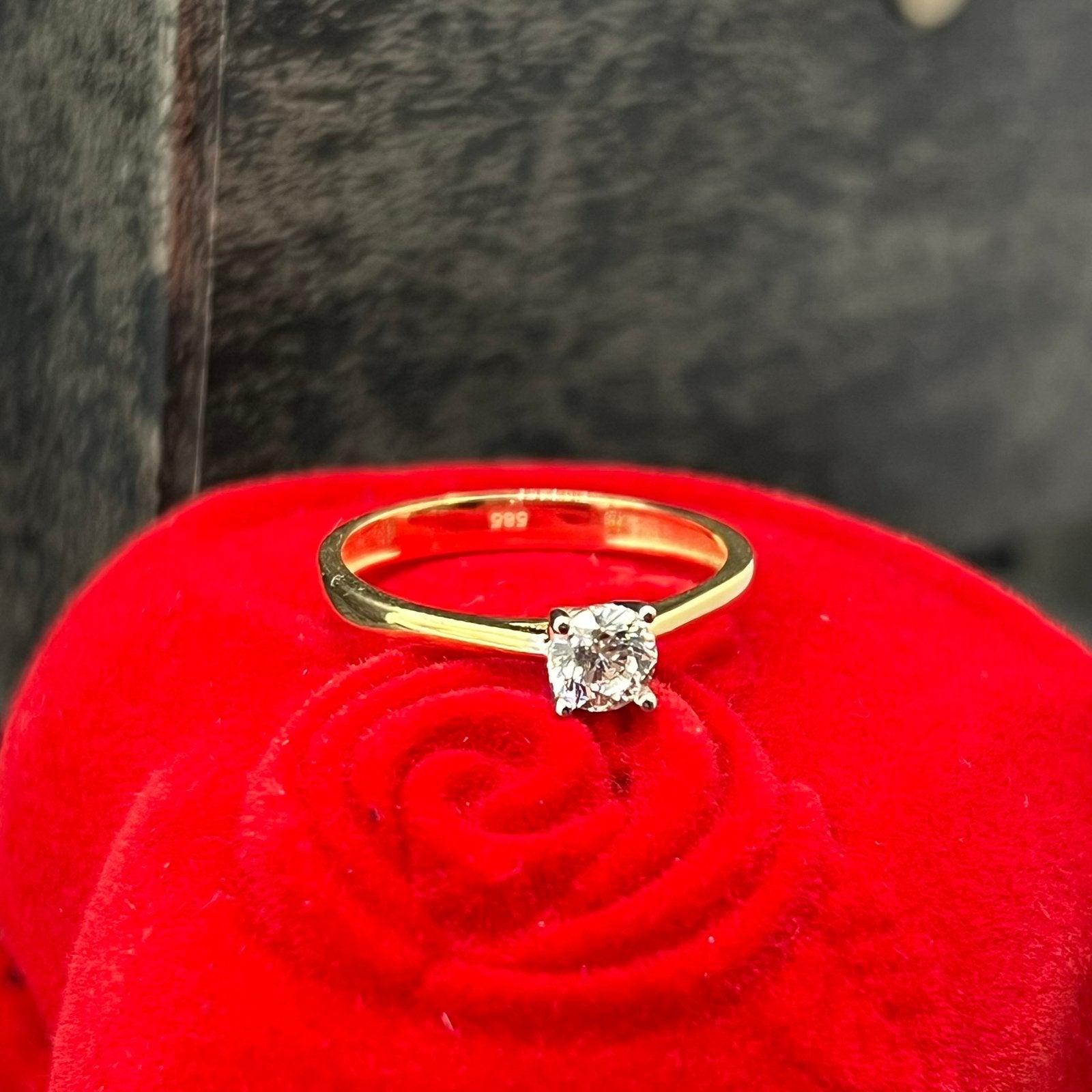 14 karaat gouden ring dames solitaire, Ophalen of Verzenden, Zo goed als nieuw, Goud, Dame