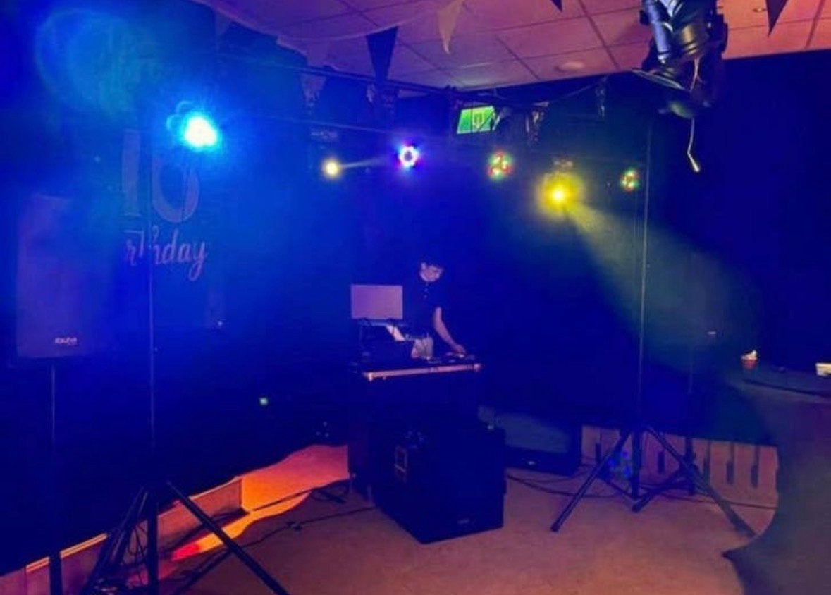 DJ voor feestjes en bruiloften/ van af €200, Ophalen, Zo goed als nieuw