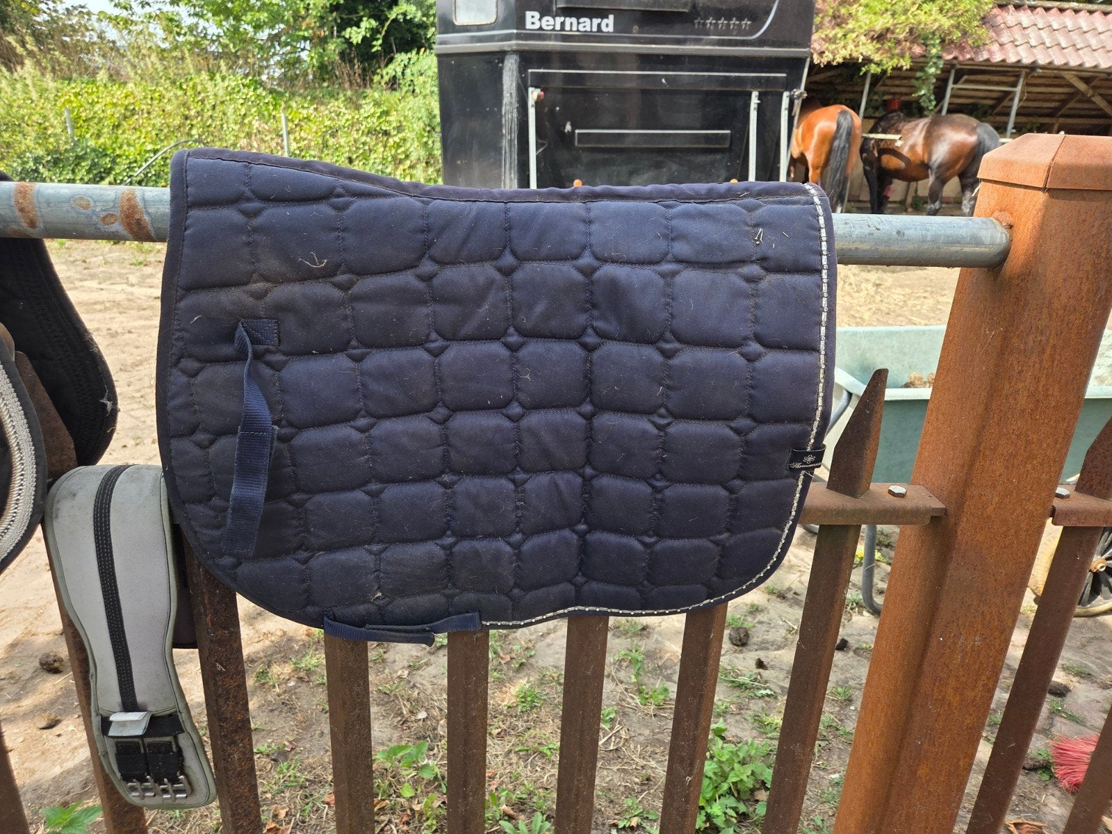 donkerblauw dekje met bling bling bies, Dieren en Toebehoren, Full (L), Dressuurdekje, Ophalen of Verzenden, Zo goed als nieuw