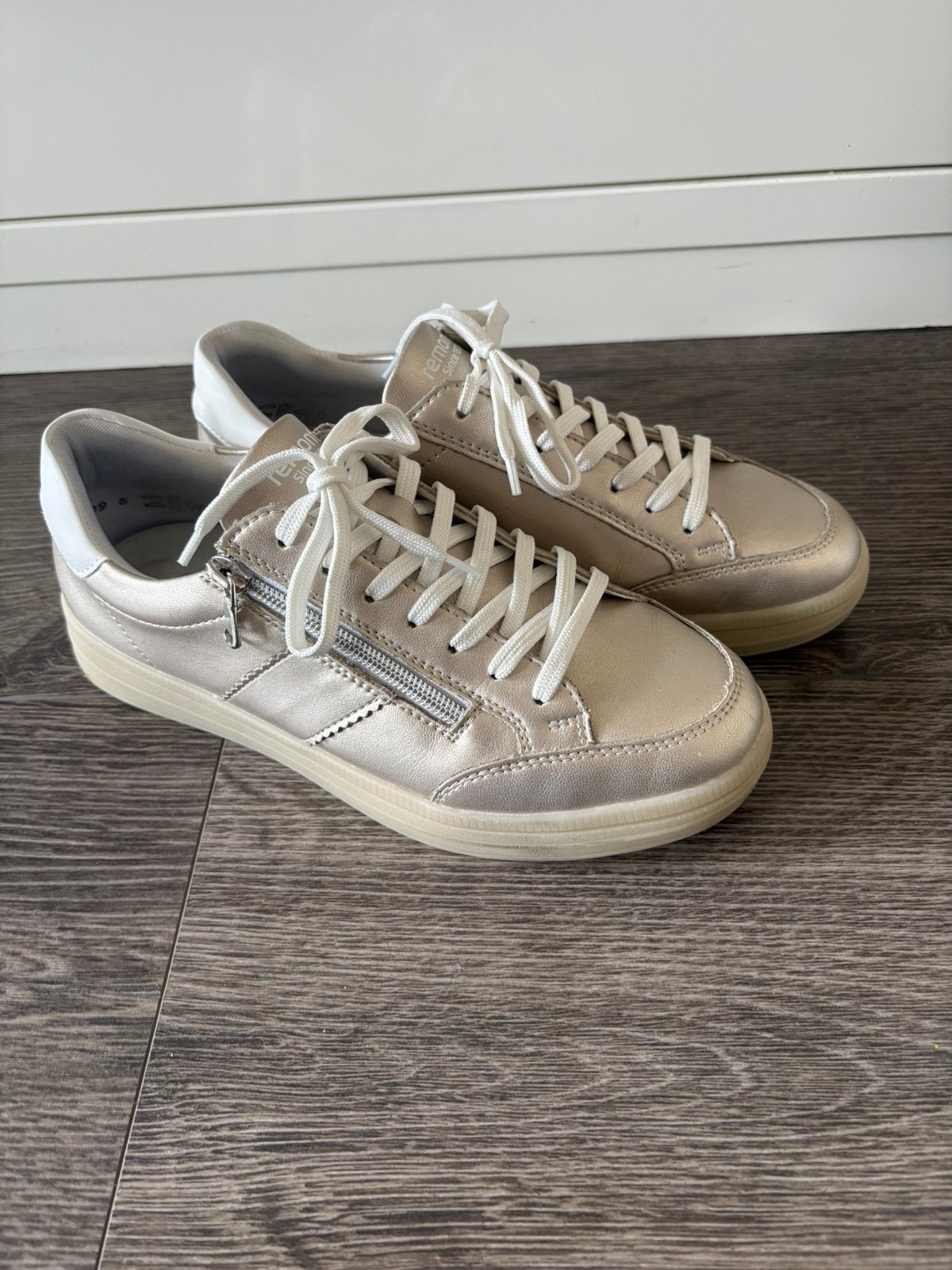 Remonte sneakers goudkleurig maat 38, Kleding | Dames, Schoenen, Overige kleuren, Ophalen of Verzenden, Sneakers of Gympen, Zo goed als nieuw