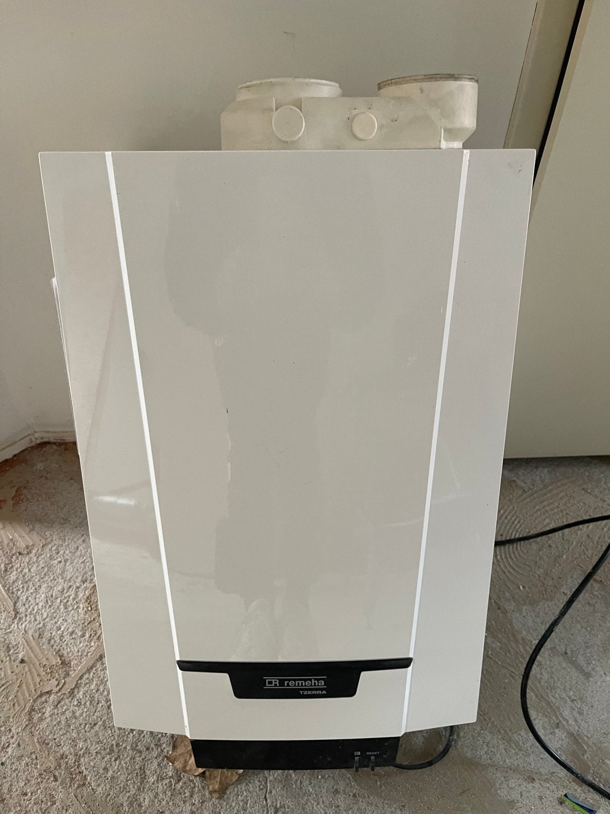 Remeha Tzerra M 28c CCS cv-ketel uit 2015 met thermostaat, Ophalen, 30 tot 80 cm, Gebruikt, Cv-ketel of Combi-ketel