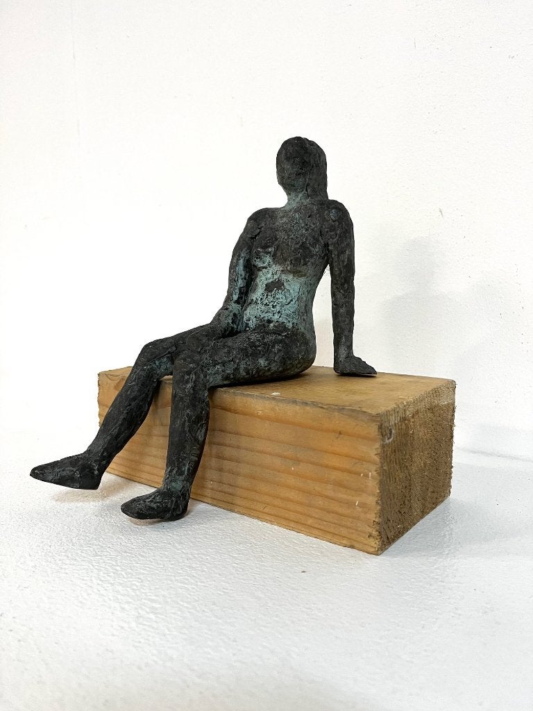 Bronzen beeldje van zittende vrouw jaren 60, Ophalen of Verzenden, Zo goed als nieuw, Mens