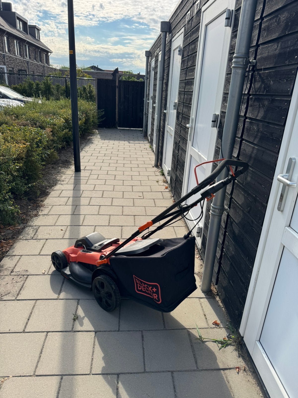 Elektrische Grasmaaier - Black+Decker LM2000-QS, Tuin en Terras, Ophalen, Opvangzak, Elektrische grasmaaier, Zo goed als nieuw