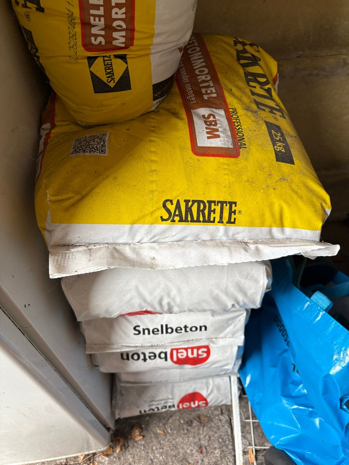 6 zakken snelbeton (1x Sakrete, 5x huismerk) 25kg, Doe-het-zelf en Verbouw, Ophalen, Nieuw