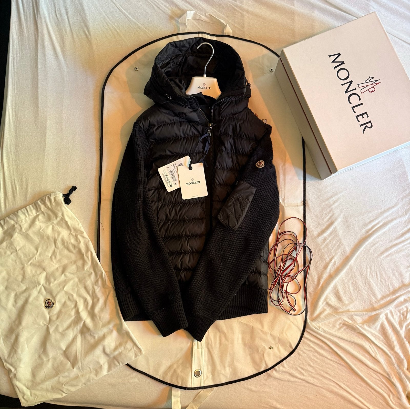 Moncler Cardigan Tricot - Zo goed als nieuw, Ophalen of Verzenden, Zo goed als nieuw, Maat 52/54 (L), Zwart