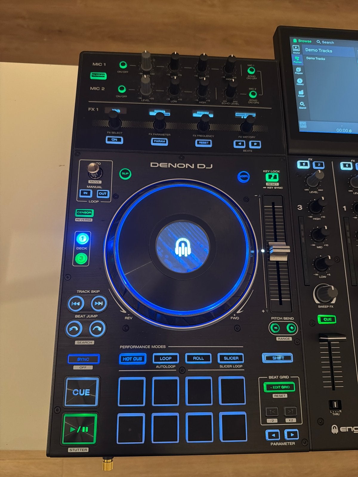 Foto 5 van Denon DJ Prime 4 - Professionele DJ Controller