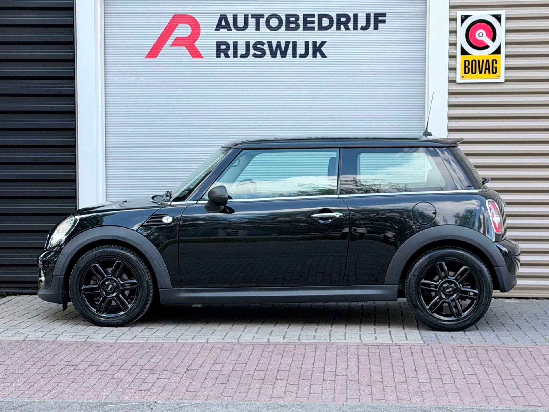 Mini 3-Deurs 1.6 One Business Line Airoc/Elektrische ramen, Voorwielaandrijving, Euro 5, 4 stoelen, Zwart