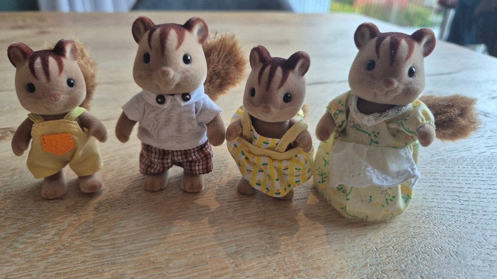 Sylvanian Families 4172 familie walnoot eekhoorn €25, Ophalen, Zo goed als nieuw, Poppenhuis