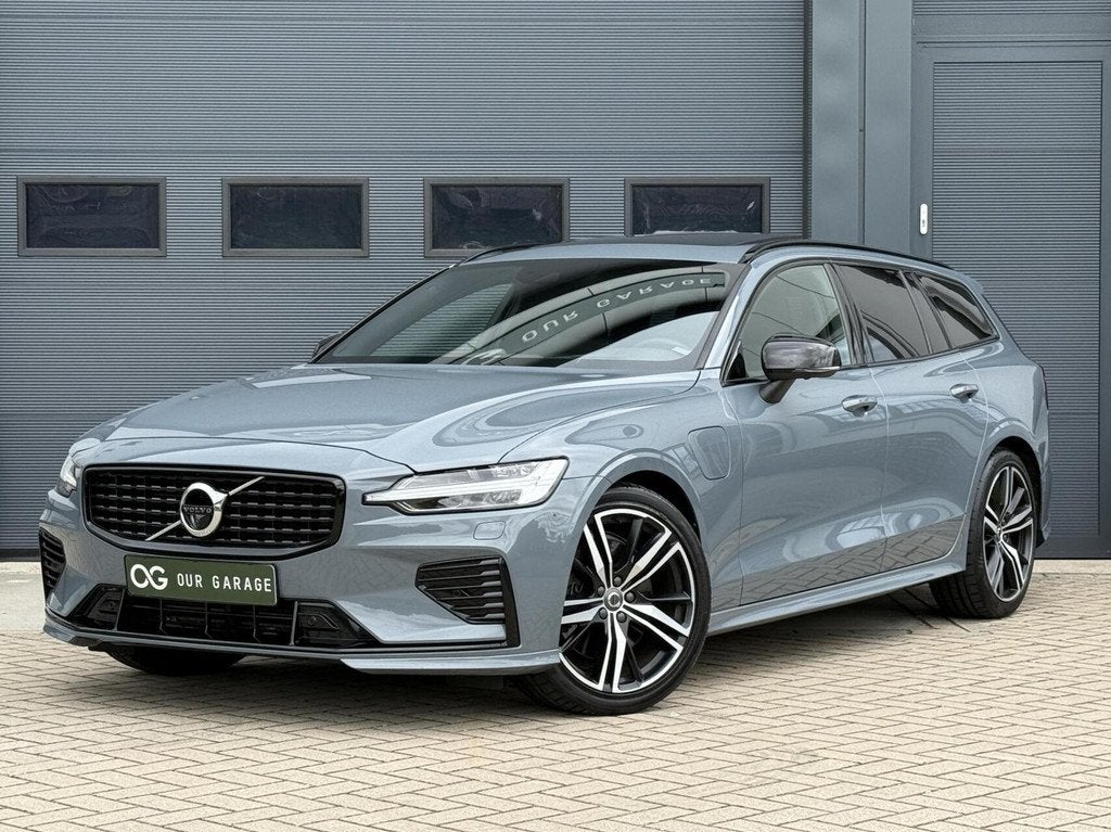 Volvo V60 T6 Plug-in AWD Ultimate Dark|Long|360|B&W|Pano|HuD, Auto's, Volvo, Automaat, Gebruikt, Zwart, 4 cilinders