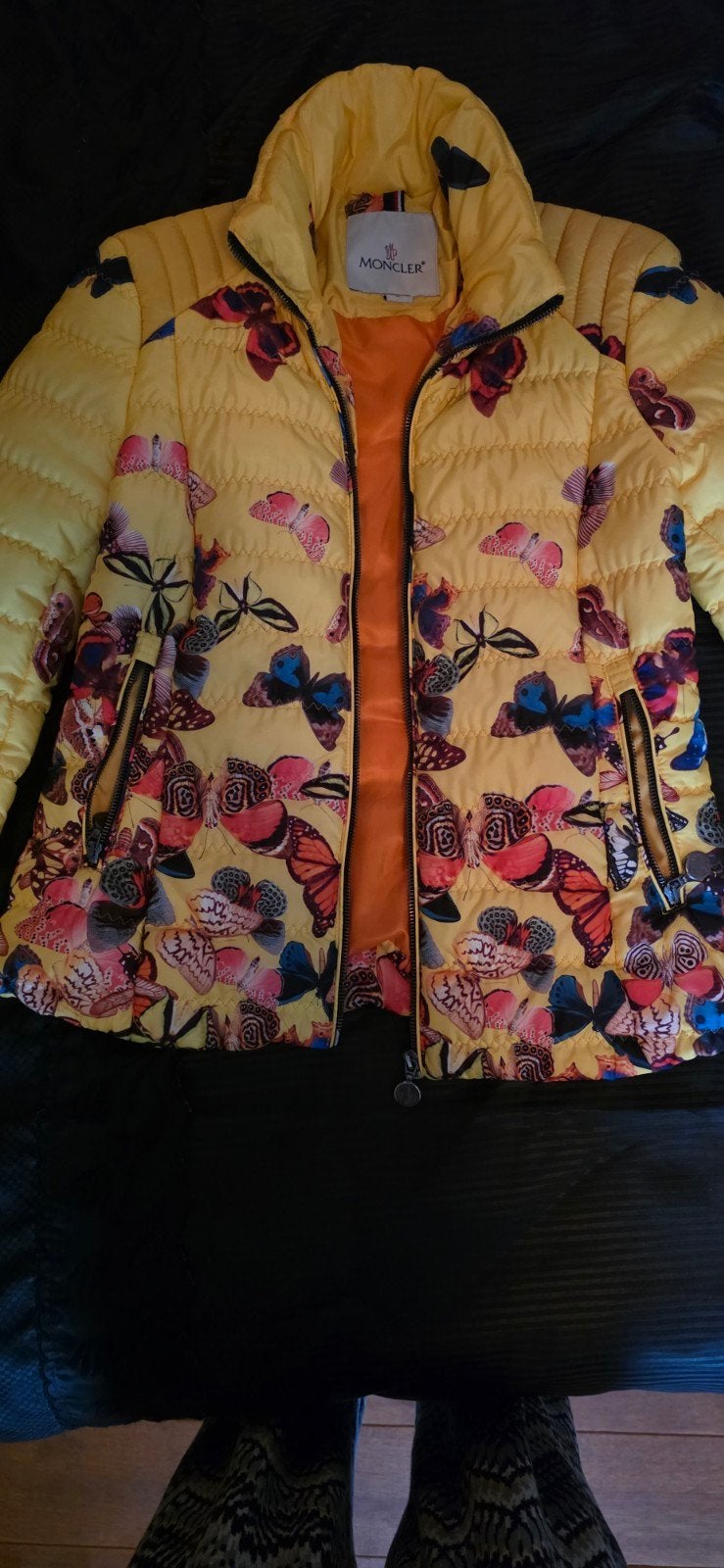 Moncler damesjas S, kort modellen met vlinderprint, Kleding | Dames, Jassen | Winter, Zo goed als nieuw, Maat 34 (XS) of kleiner