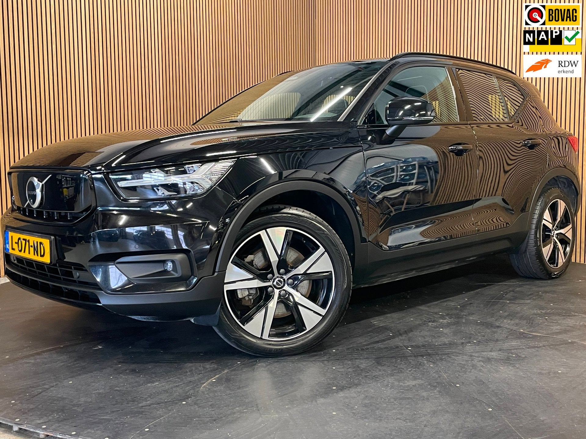Volvo XC40 Recharge P8 AWD R-Design|90%SOH|ACC|PANO|360+V+A-, Auto's, Dealer onderhouden, 1300 min, Gebruikt, Zwart