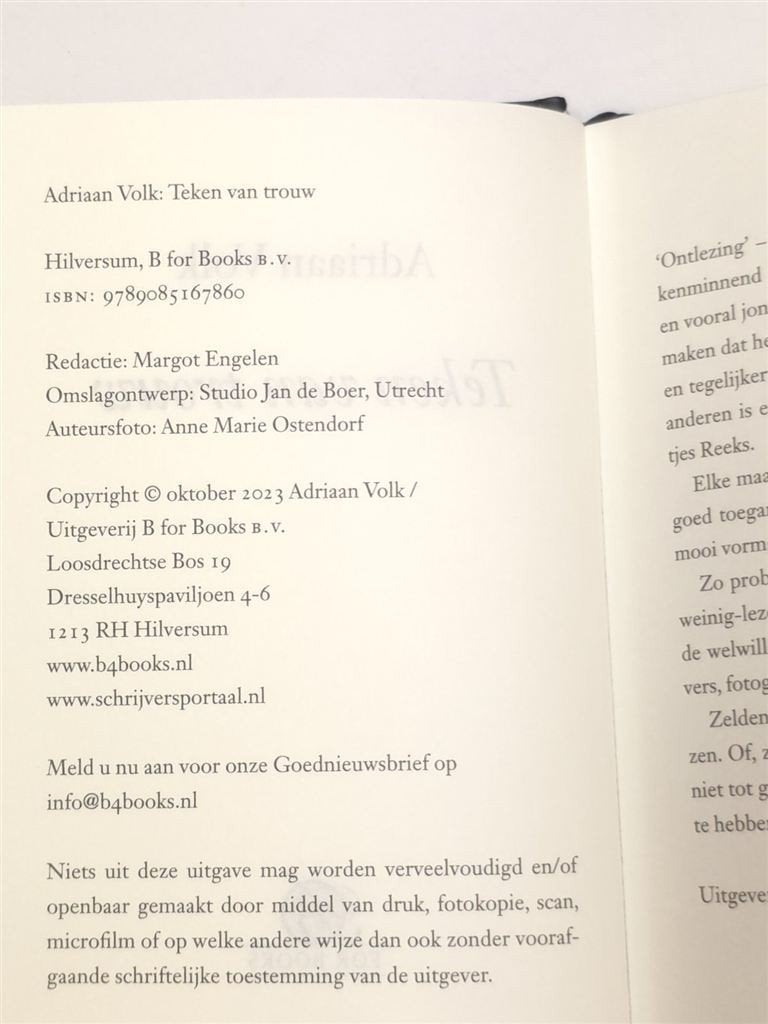 Teken van Trouw — Adriaan Volk, Literaire Juweeltjes 2023, Ophalen of Verzenden, Gelezen