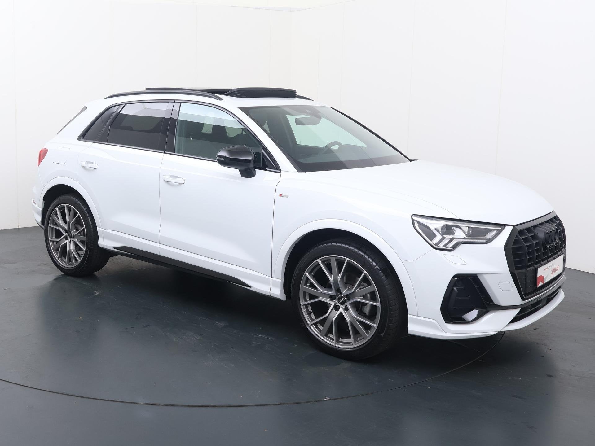 Audi Q3 35 TFSI S edition Competition | 150 PK | Automaat |, Auto's, Audi, 4 cilinders, Wit, Bedrijf, 1470 kg
