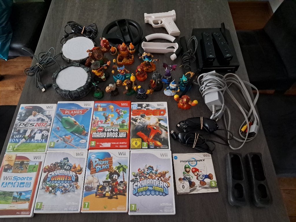 Wii met spellen en skylanders, Ophalen, Gebruikt, Met 2 controllers, Met games