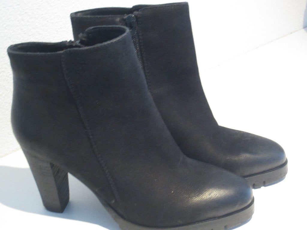 omoda enkellaarzen 38, Verzenden, Zo goed als nieuw, Zwart