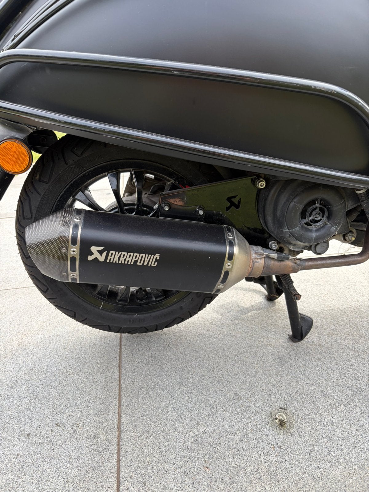 Akrapovic vespa sprint e5, Ophalen of Verzenden, Zo goed als nieuw