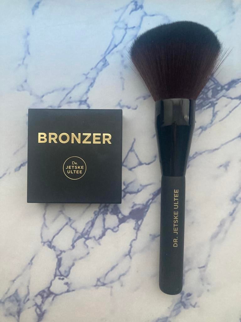 Dr. JETSKE ULTEE POWDERBRUSH & BRONZER, Sieraden, Tassen en Uiterlijk, Uiterlijk | Cosmetica en Make-up, Zo goed als nieuw, Gehele gezicht