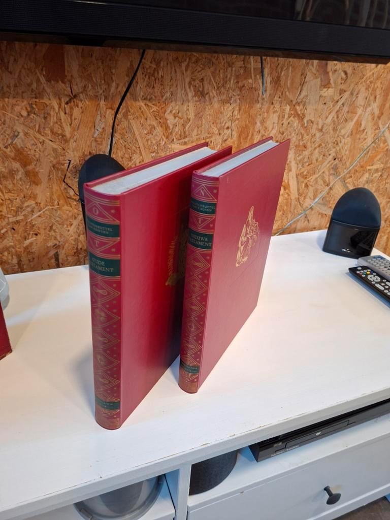 Oude en nwe testament in doos, Diversen, Schrijfwaren, Ophalen, Nieuw
