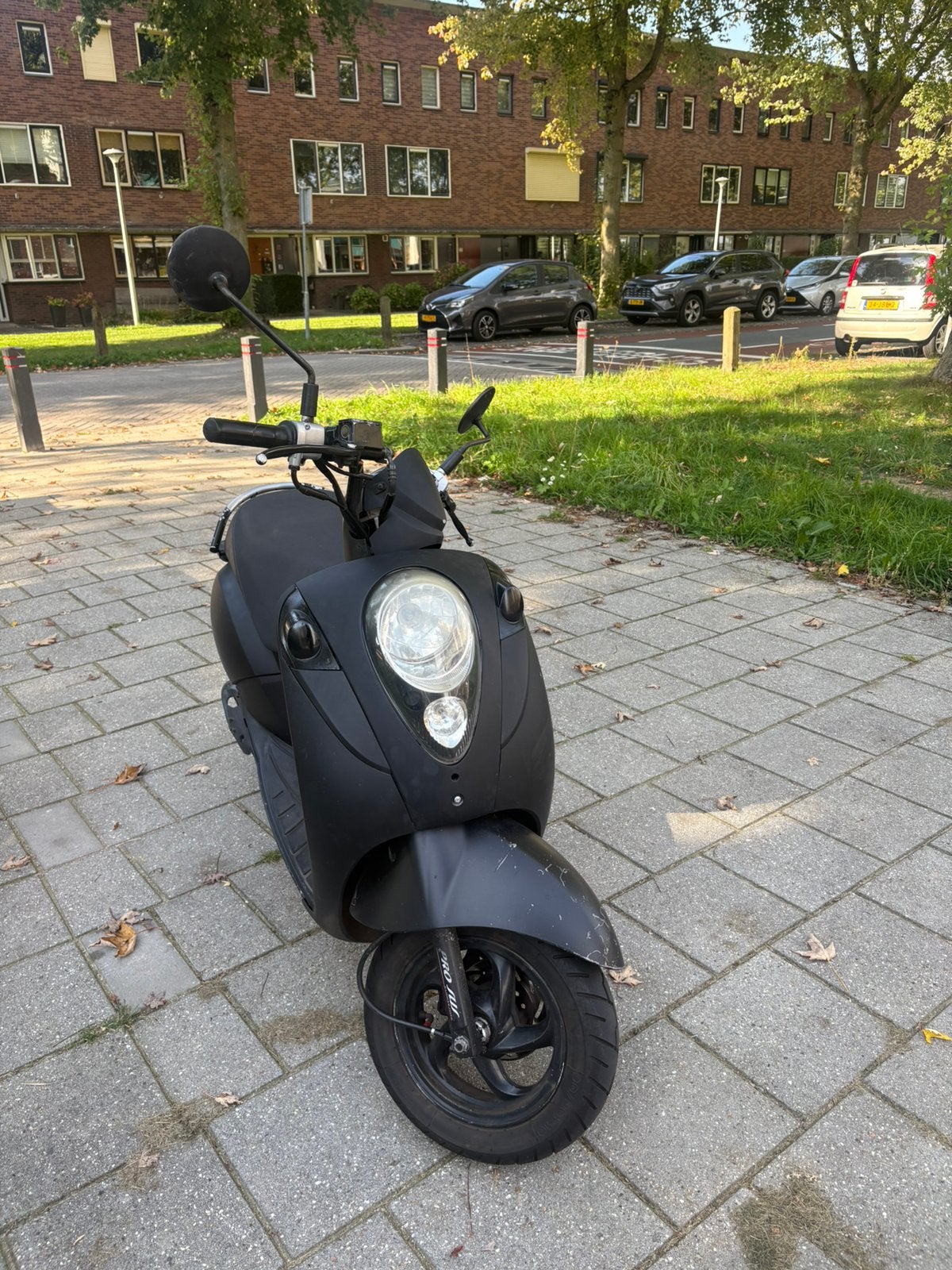 Sym mio brom, Fietsen en Brommers, Ophalen, Zo goed als nieuw, Benzine, Mio