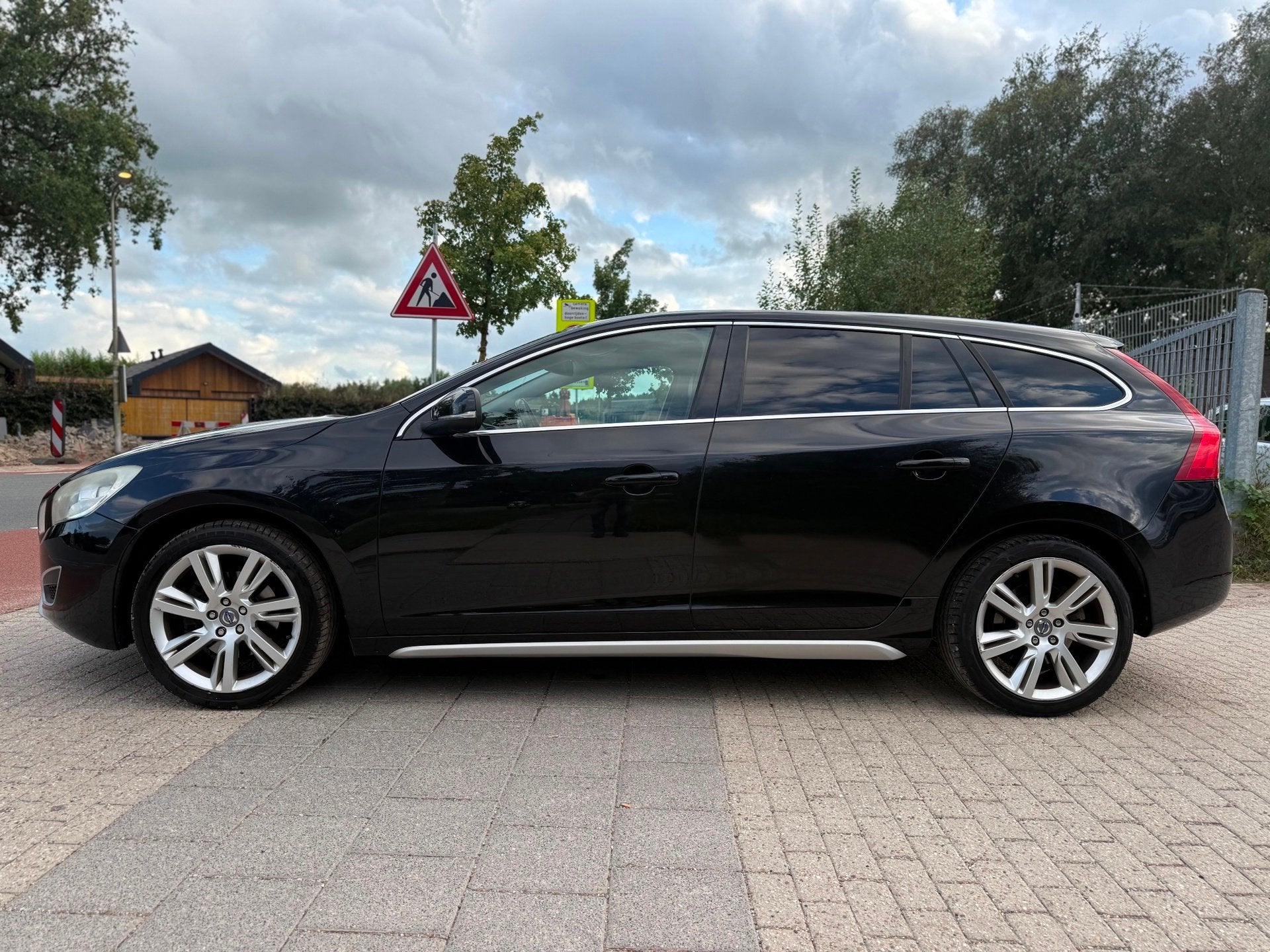 Volvo V60 1.6 T3 Momentum AIRCO CRUISE NAVI PDC TREKHAAK, Auto's, Volvo, Voorwielaandrijving, 15 km/l, Gebruikt, 4 cilinders