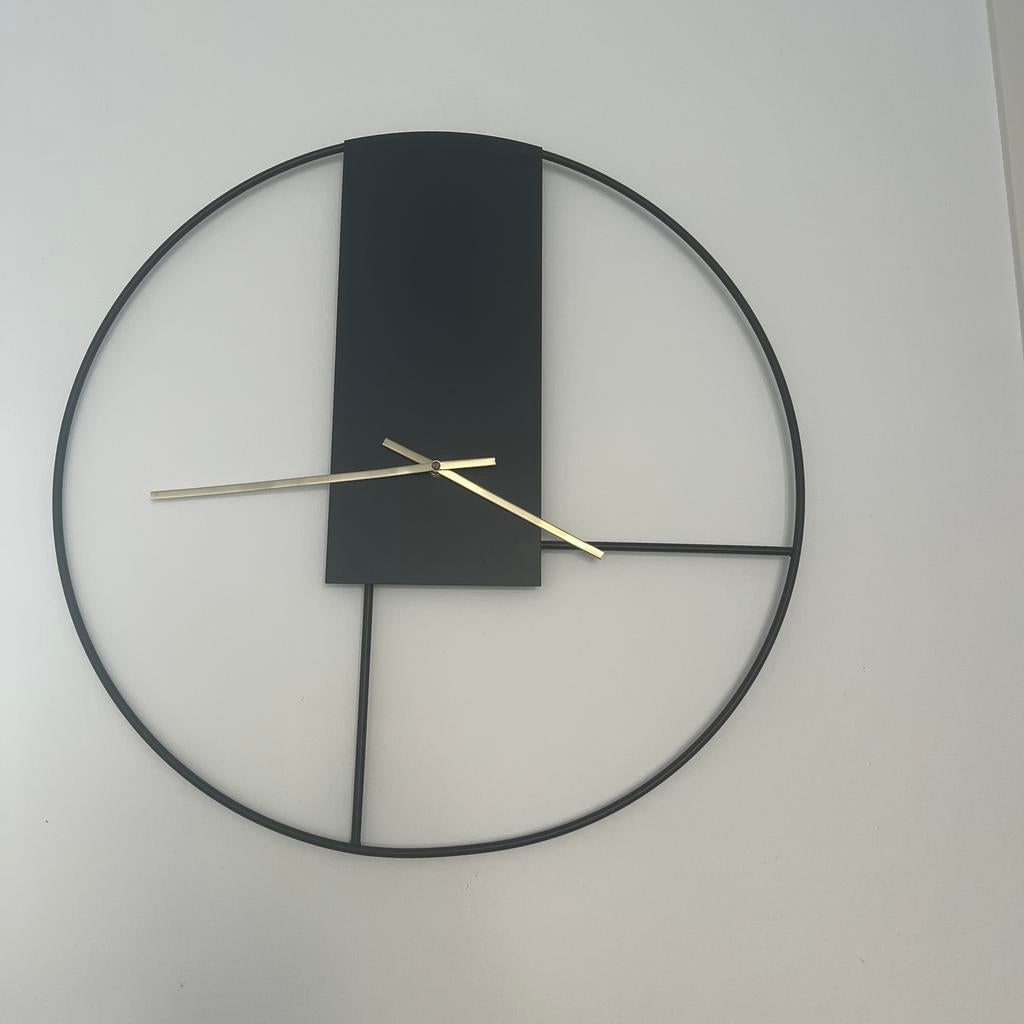 Stijlvolle Scandinavische Metalen Wandklok., Huis en Inrichting, Woonaccessoires | Klokken, Ophalen, Zo goed als nieuw, Wandklok