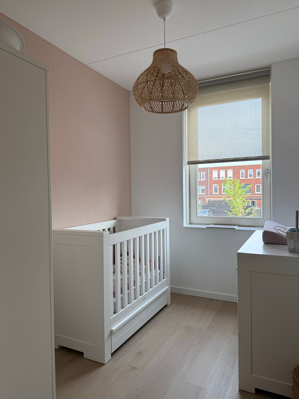 Witte babykamer: ledikant en kledingkast, Kinderen en Baby's, Kinderkamer | Complete kinderkamers, Ophalen of Verzenden, Zo goed als nieuw
