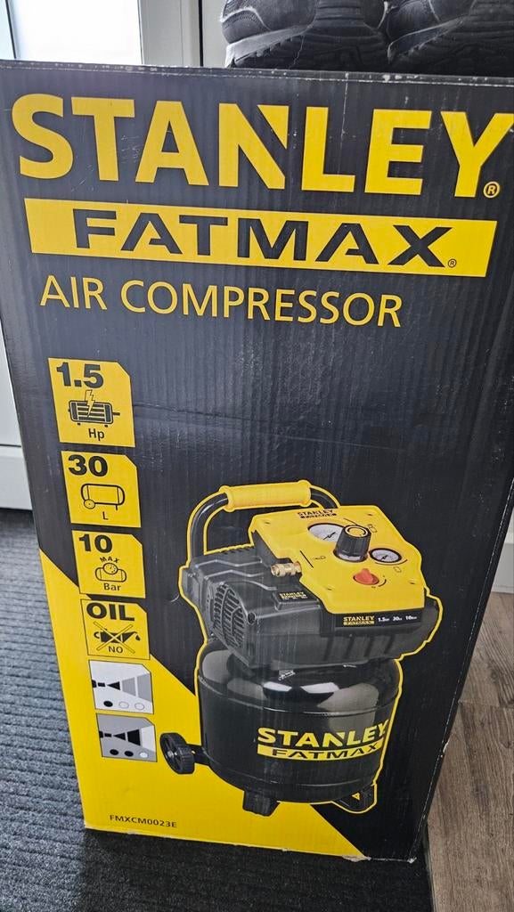 Gloednieuwe compressor, Ophalen, 10 bar of meer, Nieuw, Minder dan 200 liter/min