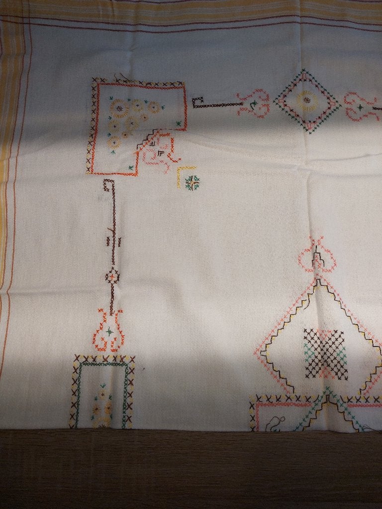Geborduurd Tafellaken, Ophalen, 150 cm, Linnen, Zo goed als nieuw