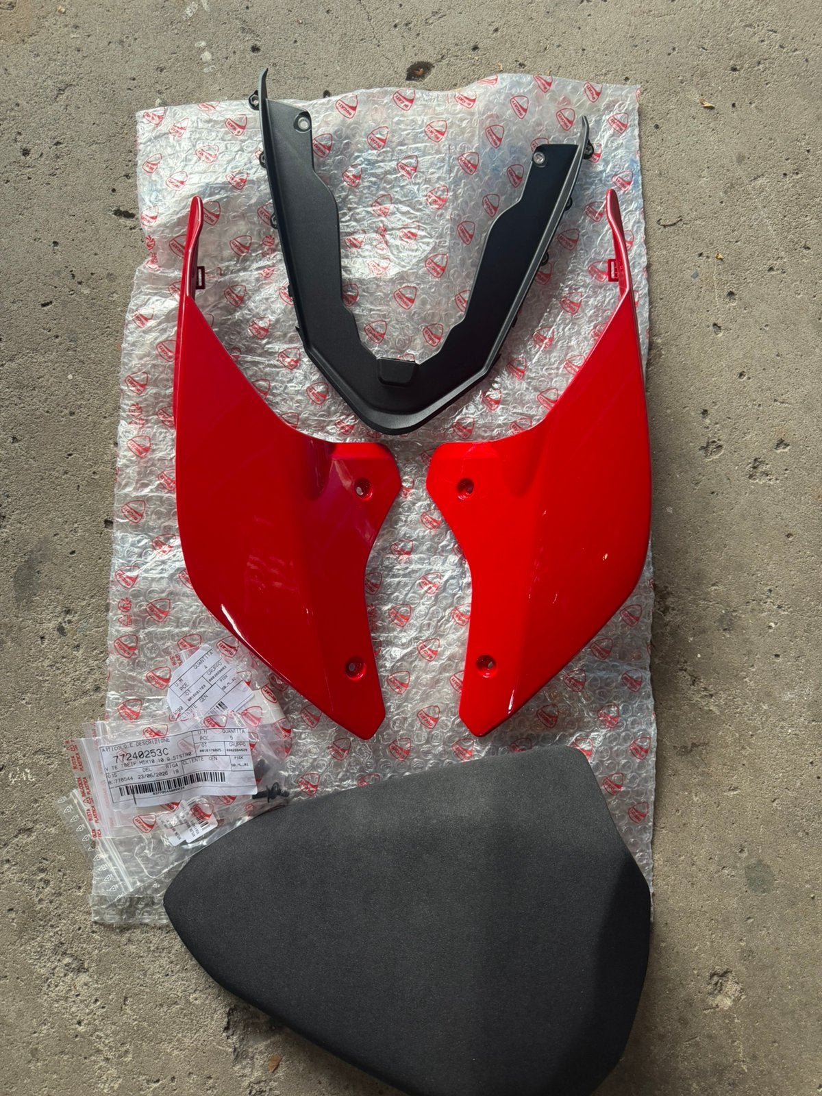 Ducati Panigale V4s 2022 Passenger seat, Ophalen