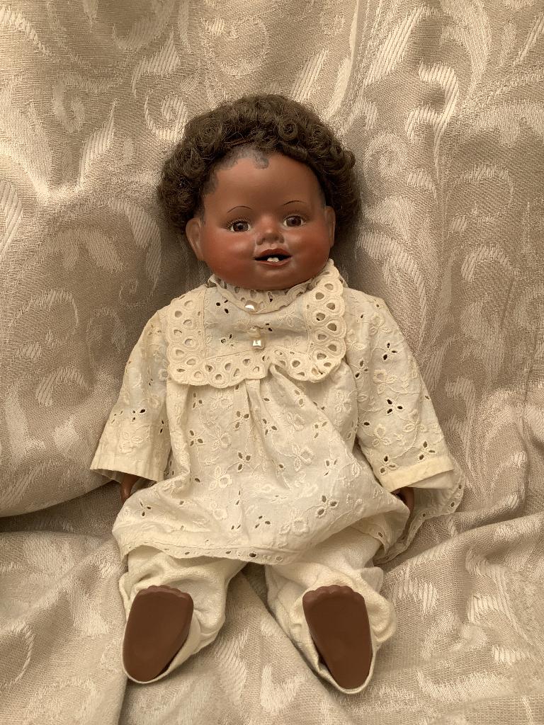 Antieke donkere pop, met pruik, lijf van stro, 38 cm, Ophalen of Verzenden, Zo goed als nieuw, X, Pop
