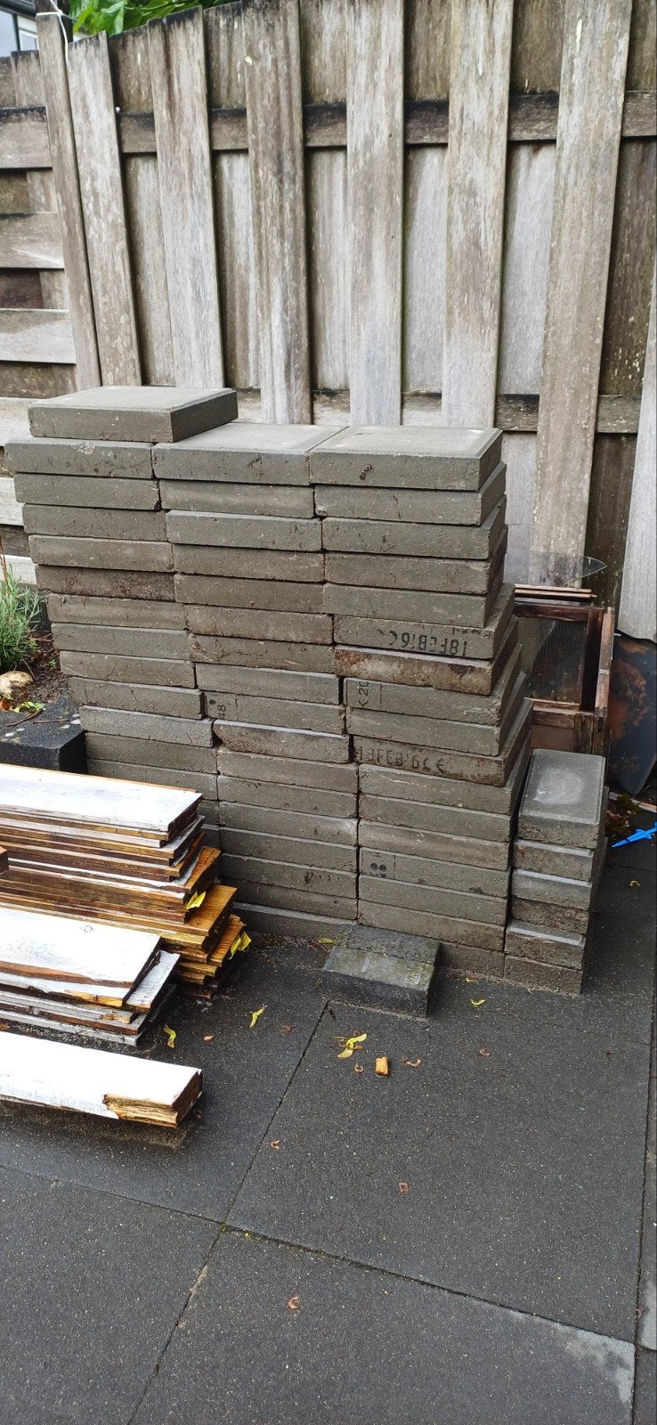 Ruim 95 gebruikte stoeptegels 30x30 cm, Ophalen, Gebruikt, 10 m² of meer, Beton