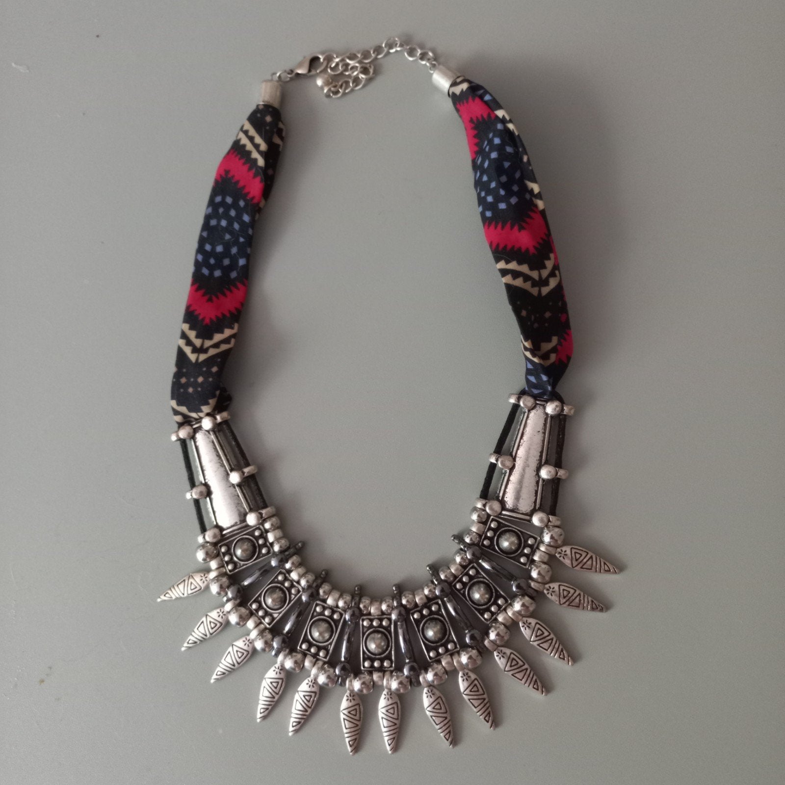 Mooie handgemaakte tribal/boho stijl halsketting, Ophalen of Verzenden, Zo goed als nieuw, Zilver, Overige materialen