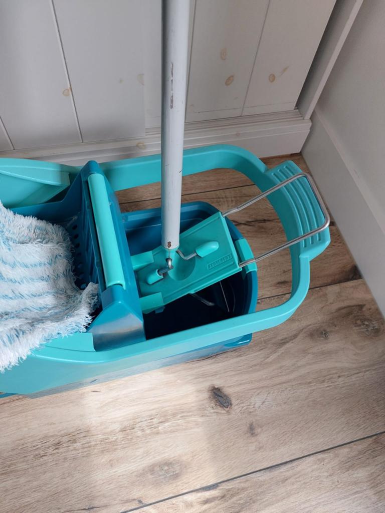 Leifheit dweil compleet met 2 vloerwissers, Huis en Inrichting, Ophalen, Dweilemmer, -bak, of -wagen