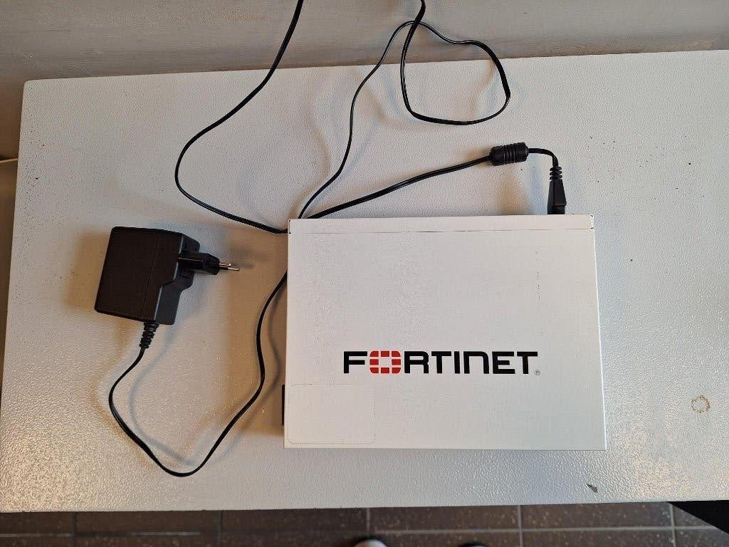 Fortinet FortiGate 40F, Computers en Software, Ophalen of Verzenden, Gebruikt, Fortinet Fortigate