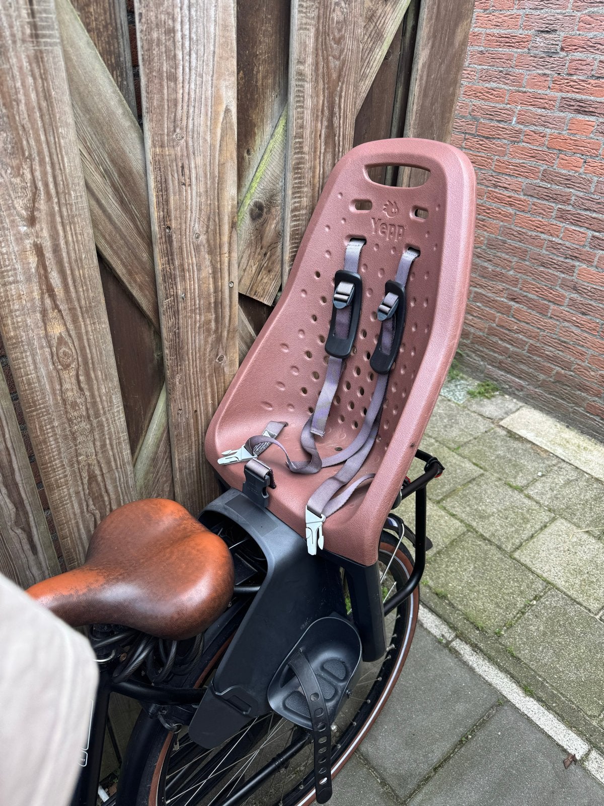 Yepp kinderzitje achter op de fiets, zo goed als nieuw, Achterzitje, Voetsteuntjes, Ophalen of Verzenden, Zo goed als nieuw