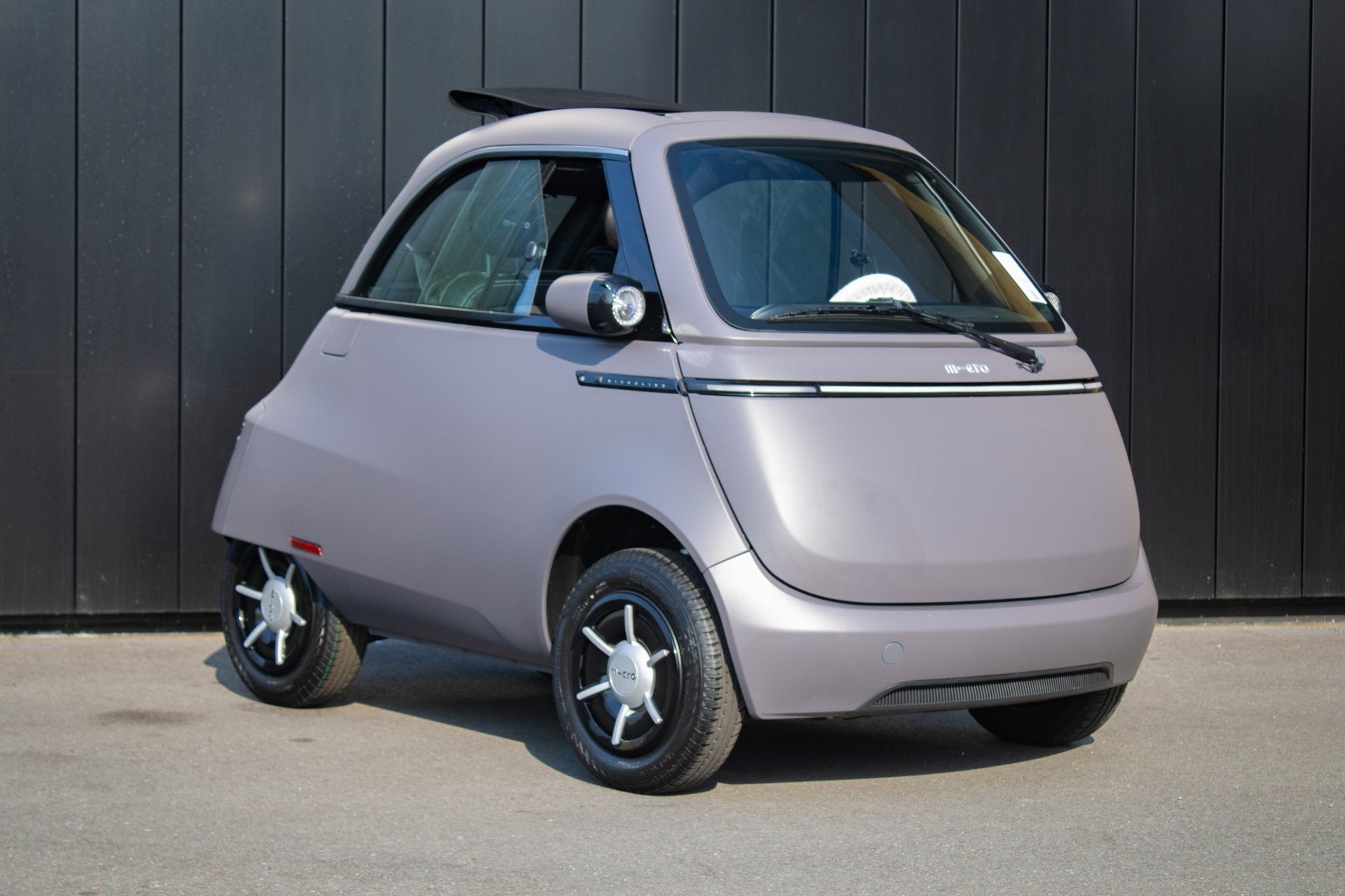 Microlino Competizione 177km range NEW CAR| 90 km/h | BTW, Auto's, Overige Auto's, Automaat, 177 km, Achterwielaandrijving, Zwart