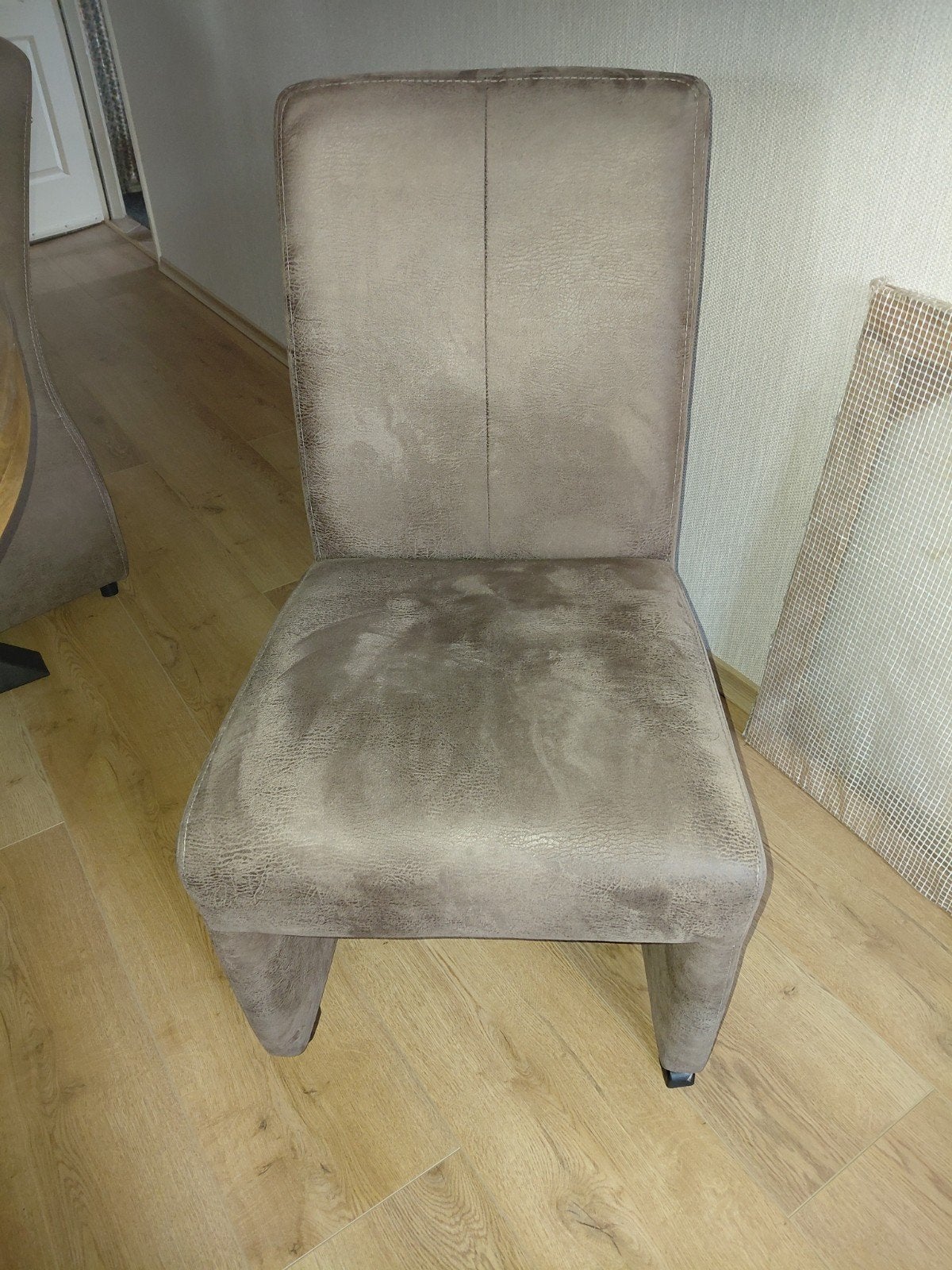 Gezocht twee eetkamerstoelen, Ophalen, Gebruikt, Grijs, Twee